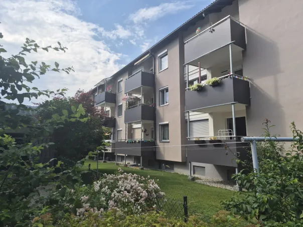 Außenansicht mit Balkon